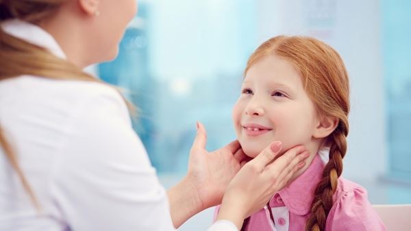 Хитрая болезнь. Ученые описали особенности воспаления щитовидки у детей 0