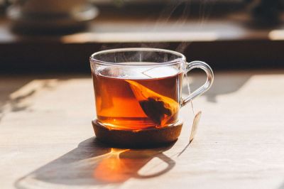 Кардиолог назвала злоупотребление чаем причиной головных болей и бессонницы — новости экологии на ECOportal