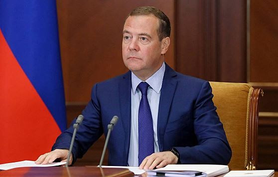 Медведев прокомментировал инициативу о ядерном статусе Украины